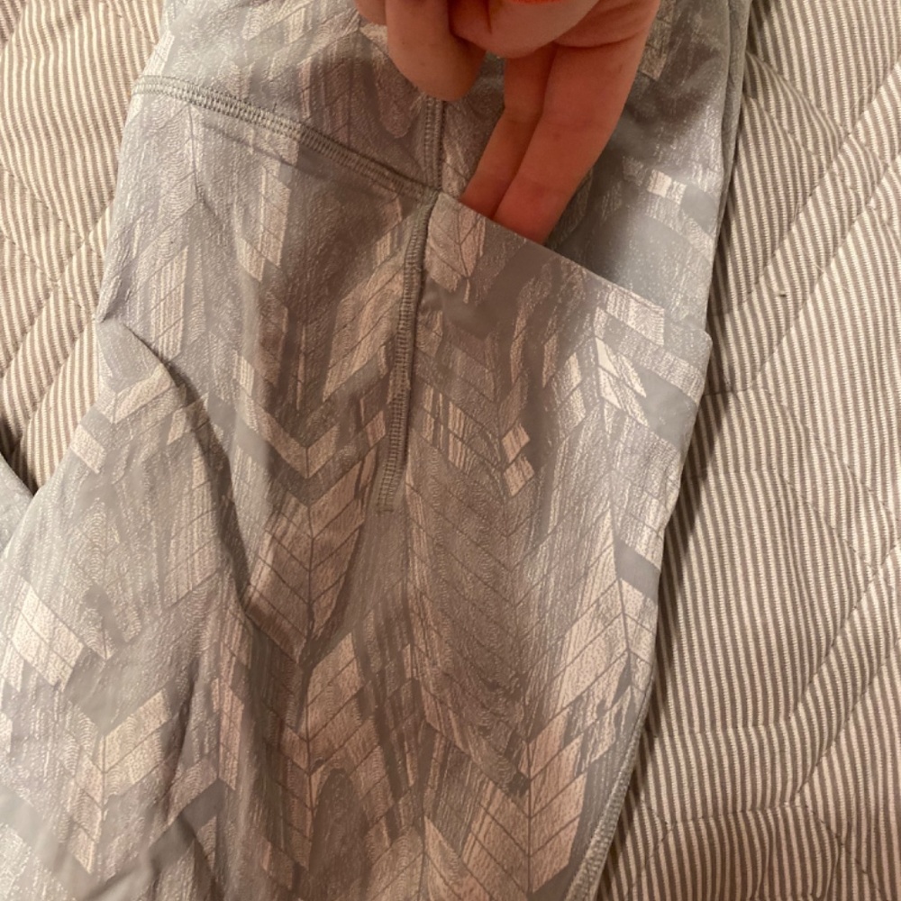 LULULEMON - Picture 3 of 3